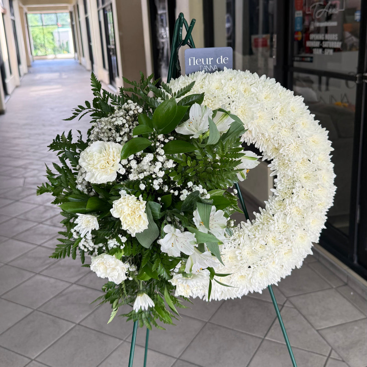 Circle Wreath Single Bouquet